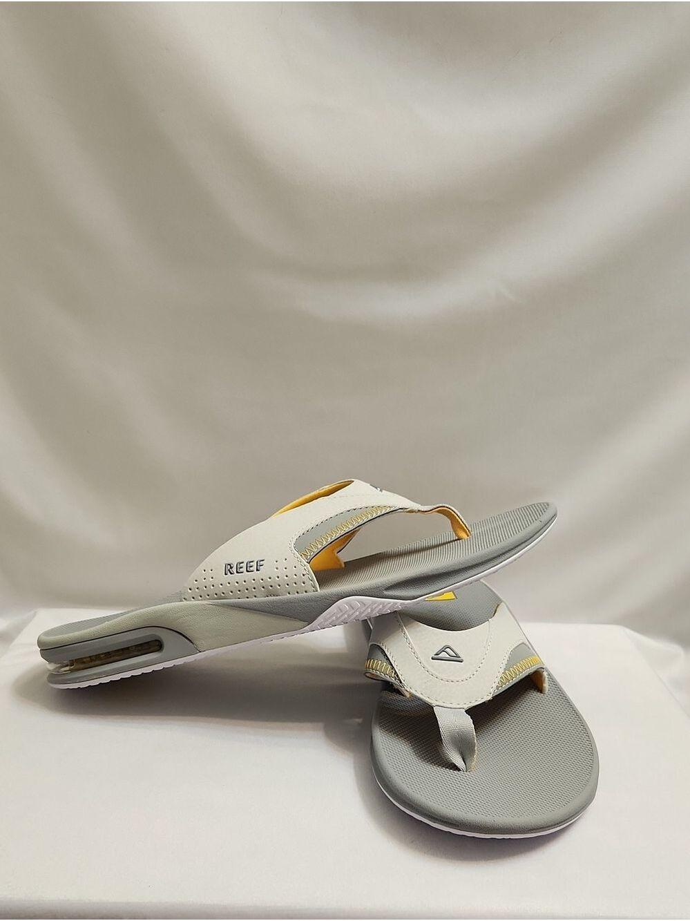 Reef Fanning White Gray Sandals (Built In Bottle Opener In The Sole Size 11)